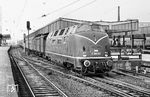 V 200 022 vom Bw Hamm (Westf) fährt mit dem D 109 (Paris - Köln - Helmstedt - Berlin) aus Essen Hbf. (05.09.1960) <i>Foto: Wolfgang Jahn</i>