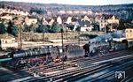 01 094 vom Bw Frankfurt/M-1 leistet einer 39 Vorspann vor einem Schnellzug, der in Gemünden (Main) einfährt. (01.11.1955) <i>Foto: Carl Bellingrodt</i>
