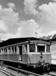 Der 1928 bei Linke-Hofmann-Busch (Werk Bautzen) gebaute ET 165 346 steht im S-Bahnhof Westend auf dem Ringbahngleis Richtung Jungfernheide. Zehn Prozent des Wagenbestandes der Berliner S-Bahn waren nach dem Zweiten Weltkrieg zerstört, dazu gehörte auch der ET 165 346. (1942) <i>Foto: RVM (Ittenbach)</i>