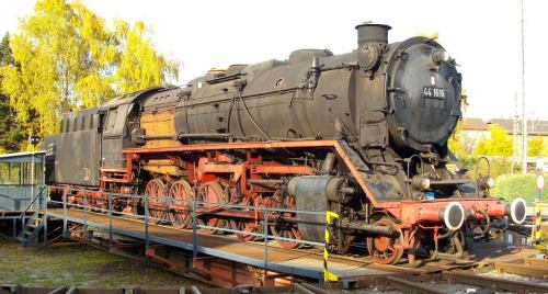 44 1616 am 26.10.2010 auf der Drehscheibe in Heilbronn