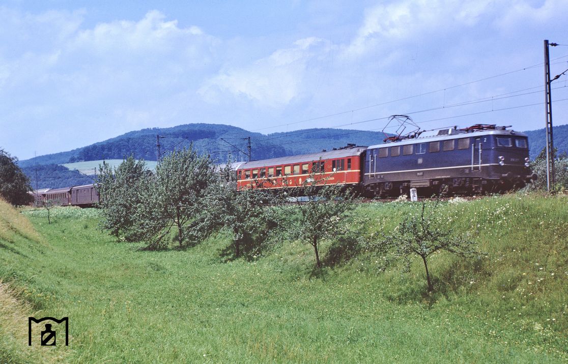 Schnellzug bei Ippensen nahe Kreiensen. (07.1963) Foto: Robin Fell Bildlink: Eisenbahnstiftung