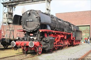 44 1558 der Eisenbahnstiftun g vor den ehrwürdigen Hallen des Bw Gelsenkirchen-Bismarck im Mai 2007 - Foto Klaus Muhs