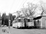 Tw 103 und Bw 176 begegnen sich auf der Linie 3 (Hauptbahnhof – Heidingsfeld) am Stadtring (Bundesstraße 19) in Würzburg Süd. (08.04.1966) <i>Foto: Jörg Schulze</i>