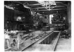 Wartungsarbeiten an drei 64er Lokomotiven im Bw Berlin-Tempelhof. (1931) <i>Foto: RVM</i>