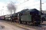 052 640 ist mit der samstäglichen Leistung des Ng 64572 aus Weikersheim im Bahnhof Lauda eingetroffen. (14.06.1975) <i>Foto: Wolfgang Bügel</i>