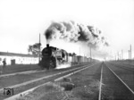 Ein Güterzug mit 56 2132 verlässt den Bahnhof Baranowitsche/Ukraine. (1943) <i>Foto: RVM / Hollnagel</i>