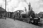 Lok 838 der Niederländischen Staatsbahn im Bahnhof Den Haag. (1911) <i>Foto: Slg. Eisenbahnstiftung</i>