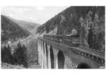 E 244 01 auf der Fahrt über das Ravennaviadukt der Höllentalbahn im Schwarzwald. (1938) <i>Foto: RVM</i>