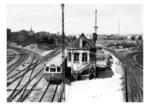 Ein S-Bahnzug am Stellwerk Berlin-Halensee. Im Hintergrund der Funkturm. (1938) <i>Foto: RVM</i>