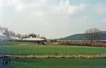 044 149 (links) begegnet vor Dg 54312 (Kreiensen - Braunschweig) der mit Dstg 80269 talfahrenden 044 209 bei Bad Gandersheim. (09.04.1976) <i>Foto: Wolfgang Bügel</i>