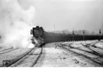 50 1582 wartet im Bahnhof Duisburg-Ruhrort Hafen auf Ausfahrt. (21.01.1966) <i>Foto: Willi Marotz</i>