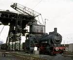 Im Rahmen einer Sonderfahrt gelangte 055 455 (55 4455) nach Wuppertal, hier unter der Bekohlungsanlage des Bw Wuppertal-Vohwinkel. Im Hintergrund wartet 050 439. (12.05.1972) <i>Foto: Wolfgang Bügel</i>