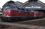 220 014 + 067 in Lübeck Hbf. (16.04.1981) <i>Foto: Joachim Bügel</i>