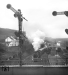 Eine unbekannte 93 verlässt den Bahnhof Gerolstein in der Eifel. (1934) <i>Foto: RVM (Felten)</i>