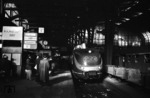 VT 11 5002 läuft als TEE 78 "Helvetia" in Hamburg Hbf ein. (14.01.1960) <i>Foto: Walter Hollnagel</i>