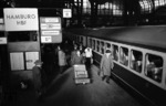 TEE "Helvetia" am Bahnsteig in Hamburg Hbf. (14.01.1960) <i>Foto: Walter Hollnagel</i>
