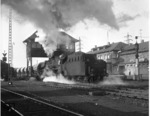 44 901 leistet Schubhilfe im Bahnhof Kreuztal. (07.03.1964) <i>Foto: Gerhard Moll</i>