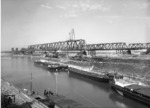 Wiederaufbau der Duisburger Rheinbrücke zwischen Rheinhausen und Hochfeld. (1950) <i>Foto: Slg. Eisenbahnstiftung</i>