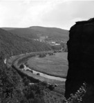 Ein Personenzug mit einer unbekannten 74 im Rurtal zwischen Nideggen und Düren. (1937) <i>Foto: RVM (Felten)</i>