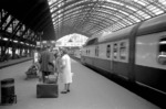 VT 11 5004 läuft als TEE 155 "Parsifal" nach Hamburg in Köln Hbf ein.  (22.06.1962) <i>Foto: Walter Hollnagel</i>