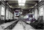 Zwei SVT der Bauart "Köln" in der neuen Hebehalle des Reichsbahn-Ausbesserungswerks (RAW) Wittenberge. (1938) <i>Foto: RVM (Hollnagel)</i>