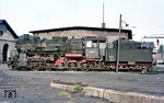 Feiertagsruhe im Bw Werdau: Die 1921 bei Hanomag gebaute 58 2095 (Bw Aue) wartet auf den nächsten Einsatz. (01.05.1974) <i>Foto: Wolfgang Bügel</i>