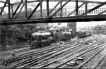 17 1072 und 17 1201 laufen vor dem Sonderzug des Reichspräsidenten Hindenburg in Hamburg Hbf ein. (01.06.1927) <i>Foto: Werner Hubert</i>