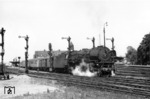 Die Gießener 01 210 verlässt mit E 570 nach Frankfurt ihren Heimatbahnhof. (1961) <i>Foto: Gerhard Moll</i>