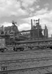 Blick auf die Anlagen der Hüttenwerke Oberhausen (HOAG). (1956) <i>Foto: Slg. Eisenbahnstiftung</i>