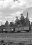 E-Wagen vor der Kulisse der Hüttenwerke Oberhausen (HOAG). (1956) <i>Foto: Slg. Eisenbahnstiftung</i>