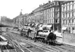 17 247 + 03 168 laufen vor D 93 nach Hamburg in Wuppertal-Elberfeld (heute: Wuppertal Hbf) ein. (1935) <i>Foto: DLA Darmstadt</i>