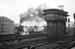 An einem trüben Junitag verlässt 01 1092 den Bahnhof Hamburg-Altona. (06.06.1958) <i>Foto: Walter Hollnagel</i>