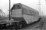 Lademaßüberschreitung (Lü) auf einem 6-achsigen S-Wagen. (11.02.1961) <i>Foto: Walter Hollnagel</i>