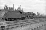 44 1070 vor der Kulisse der Hüttenwerke Oberhausen (HOAG). (1959) <i>Foto: Slg. Eisenbahnstiftung</i>