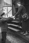Sammlung für das Winterhilfswerk in Köln. (1940) <i>Foto: RBD Köln</i>