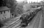 051 252 (50 1252) mit einem Sonderzug in Essen-Rüttenscheid. Im Hintergund die Gruga-Halle. (02.08.1975) <i>Foto: Joachim Bügel</i>