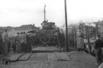 Panzerverladung in Koblenz-Ehrenbereitstein. (1957) <i>Foto: Slg. Eisenbahnstiftung</i>
