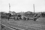Panzerverladung an der Kopframpe des Bahnhofs Koblenz-Ehrenbreitstein. Als Rangierlok fungiert 93 754. (1957) <i>Foto: Slg. Eisenbahnstiftung</i>