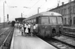 ETA 150 615 nach Dortmund Marten-Süd am Bahnsteig in Unna. Links wartet 78 234. (24.08.1965) <i>Foto: Willi Marotz</i>