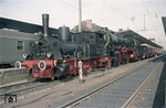 Fahrzeugausstellung anlässlich der Aufnahme des elektrischen Betriebes zwischen Osnabrück und Hamburg mit 89 7538, 01 1074, 270 051, V 160 010, eines VT 24 und weiterer Fahrzeuge in Osnabrück Hbf. (29.09.1968) <i>Foto: Slg. Eisenbahnstiftung</i>