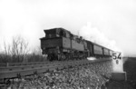 78 429 mit einem Personenzug bei Oberaden auf der Hamm - Osterfelder Bahn. Im Hintergrund die Brücke über den Datteln-Hamm-Kanal. (1959) <i>Foto: Willi Marotz</i>
