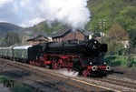 01 150 mit Filmzug für ein RioGrande Video im Bahnhof Friedrichssegen an der Lahn. (19.04.1990) <i>Foto: Joachim Bügel</i>