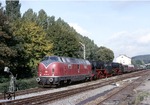 Überführungsfahrt Dsts 80420 mit 221 114 + 044 508 + 41 241 + 216 003 und dem DGEG-Museumszug im Bahnhof Satzvey/Eifel. (12.10.1984) <i>Foto: Joachim Bügel</i>