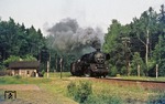 50 1030 vom Bw Reichenbach mit einem Nahgüterzug am einsamen Schrankenposten 1a in der Nähe von Teichwolframsdorf (Strecke Seelingstädt - Werdau) (14.06.1977) <i>Foto: Wolfgang Bügel</i>