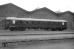 B4üe-Wagen (25013 Wuppertal) im Aw Opladen. (1951) <i>Foto: Slg. Eisenbahnstiftung</i>