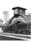 38 1516 vor dem Stellwerk "Ev" in Erfurt Hbf. (1932) <i>Foto: RVM</i>