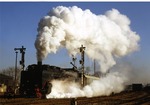 62 015 verlässt mit einem Sonderzug den Bahnhof Bad Langensalza auf dem Weg nach Leinefelde. (06.12.1990) <i>Foto: Wolfgang Bügel</i>