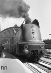 Die fabrikneue 01 1053 vom Bw Leipzig Hbf West wartet in Berlin Anhalter Bahnhof auf Ausfahrt. (08.1940) <i>Foto: Slg. Eisenbahnstiftung</i>