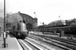 01 1053 wartet vor D 24 (Berlin - München) in Berlin Anhalter Bahnhof auf Ausfahrt. (08.1940) <i>Foto: Slg. Eisenbahnstiftung</i>