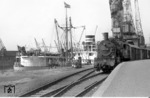 94 1310 im Sandtorgleis des Hamburger Freihafens. (1960) <i>Foto: Walter Hollnagel</i>